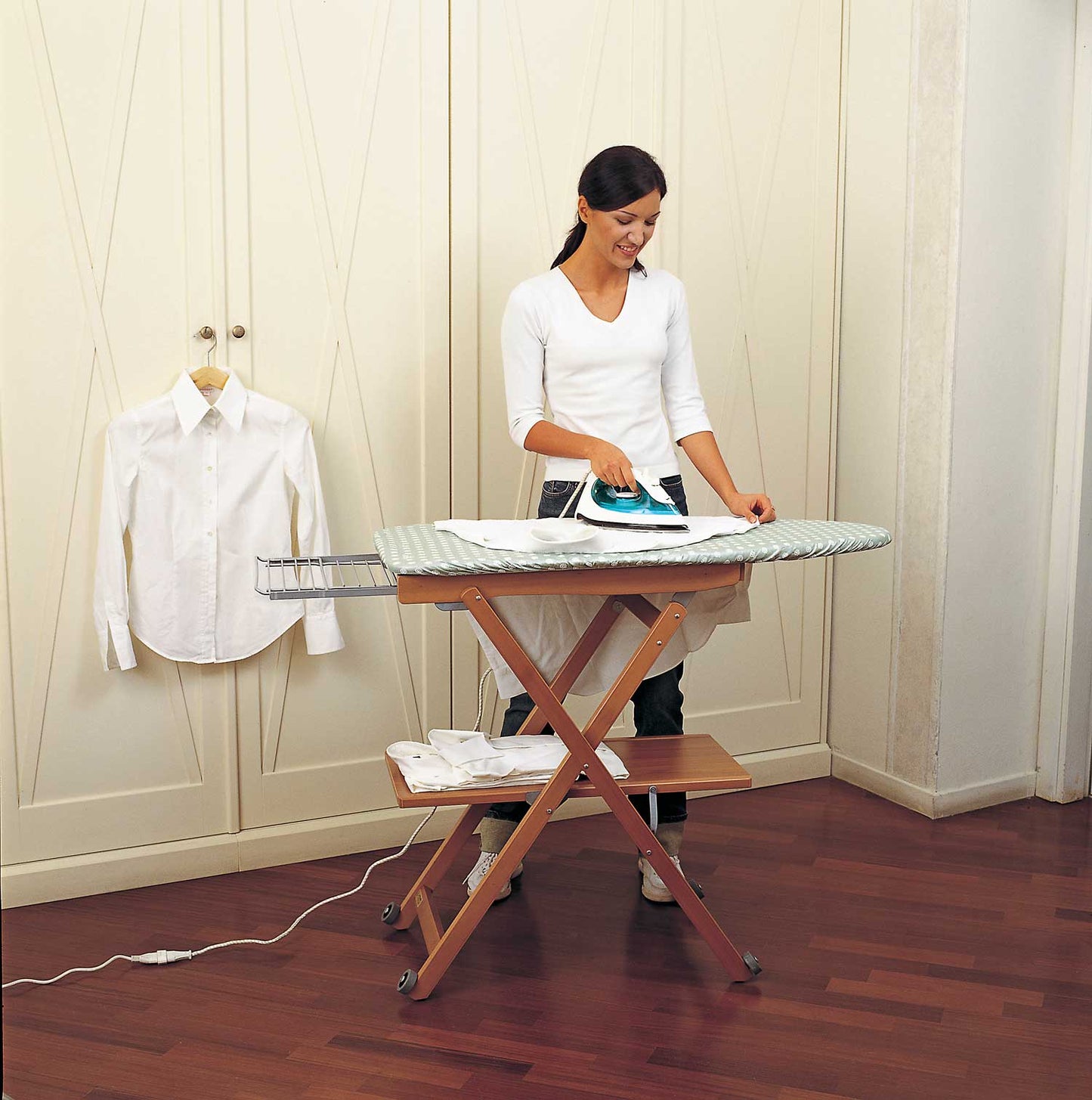 Table à Repasser, Planche à repasser, Réglable, avec Roulettes, ARIT STIROCOMODO, Couleur Cerise, 5