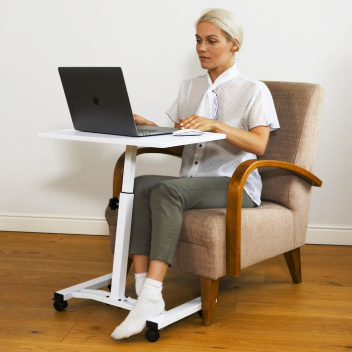 Tatkraft Cheer – Table mobile pour ordinateur portable, hauteur réglable de 52 à 84 cm, plateau 60 × 40 cm, 4 roulettes avec frein, blanche