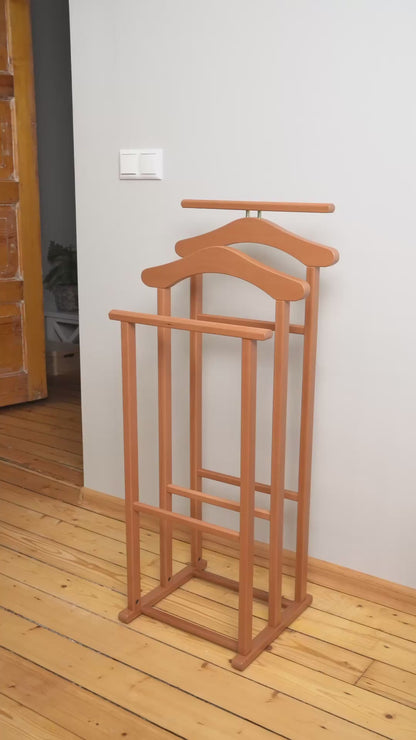 Valet de Chambre, Fabriqué en Italie, Valet de Chambre Bois, 43x35x102 cm, Chevalet vetement, Merisier, Tatkraft Duke, video