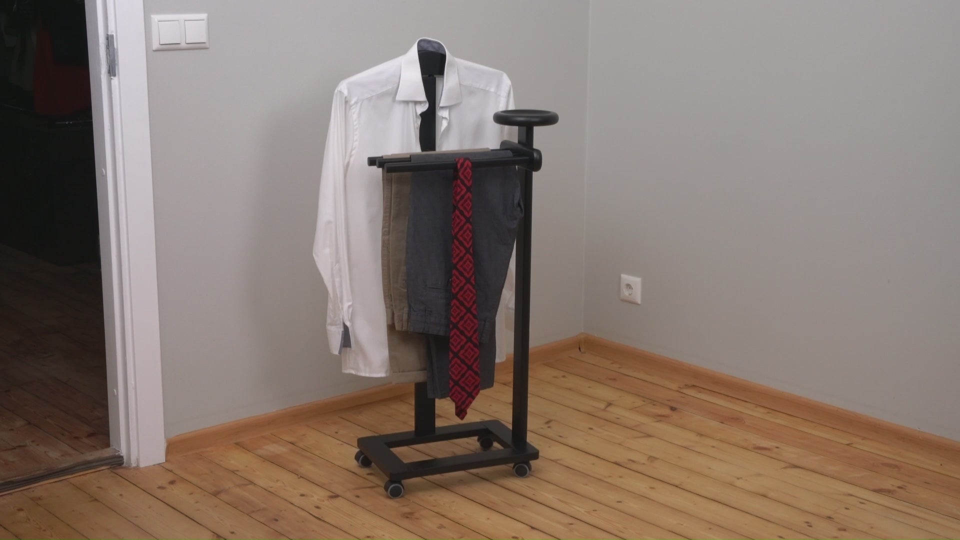 Valet de Chambre, Valet de Nuit, Valet de Chambre Bois,  Tatkraft Baron, video