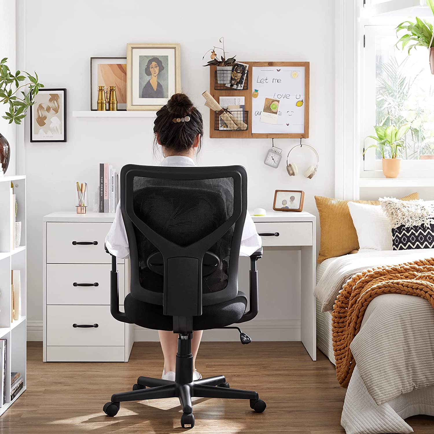Chaise de bureau ergonomique en maille avec dossier haut et appui-tête souple réglable, SONGMICS