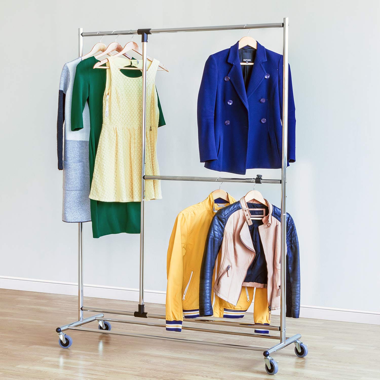 Portant à Vêtements Tatkraft New York – Penderie Sur Roulettes Extensible En Acier Inox, 25 Kg De Charge, 30 Cintres + 8 Anneaux, Hauteur 100-165 Cm